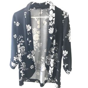 Trendsetter Black & White Floral Open Front Cardigan | Large